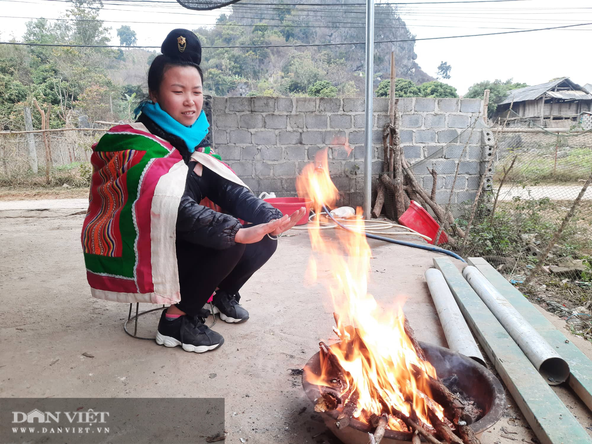  Sơn La: Người dân vùng cao co ro trong giá lạnh - Ảnh 1.