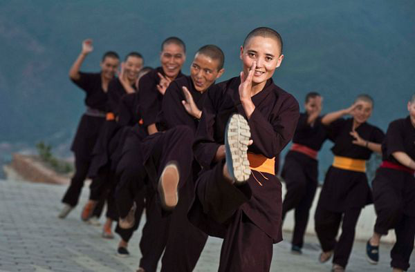 Những ni cô &quot;tuyệt đỉnh Kung Fu&quot; trên đỉnh Himalaya - Ảnh 2.