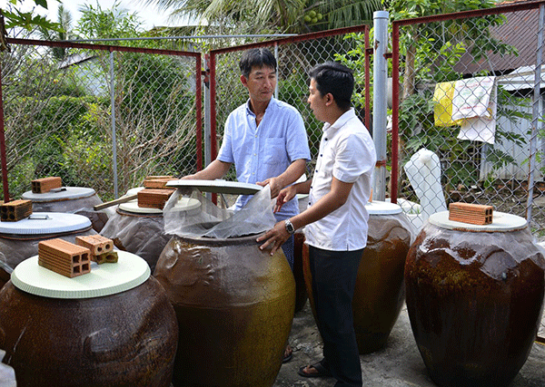 Nước mắm sạch Hương Ðồng, thơm ngọt thứ gia vị quê nhà - Ảnh 1.