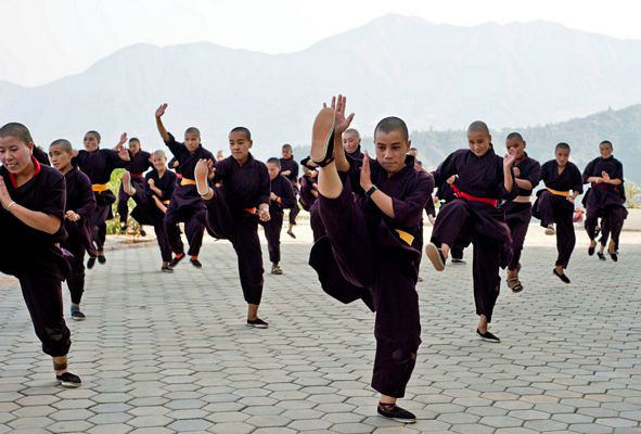 Những ni cô &quot;tuyệt đỉnh Kung Fu&quot; trên đỉnh Himalaya - Ảnh 5.