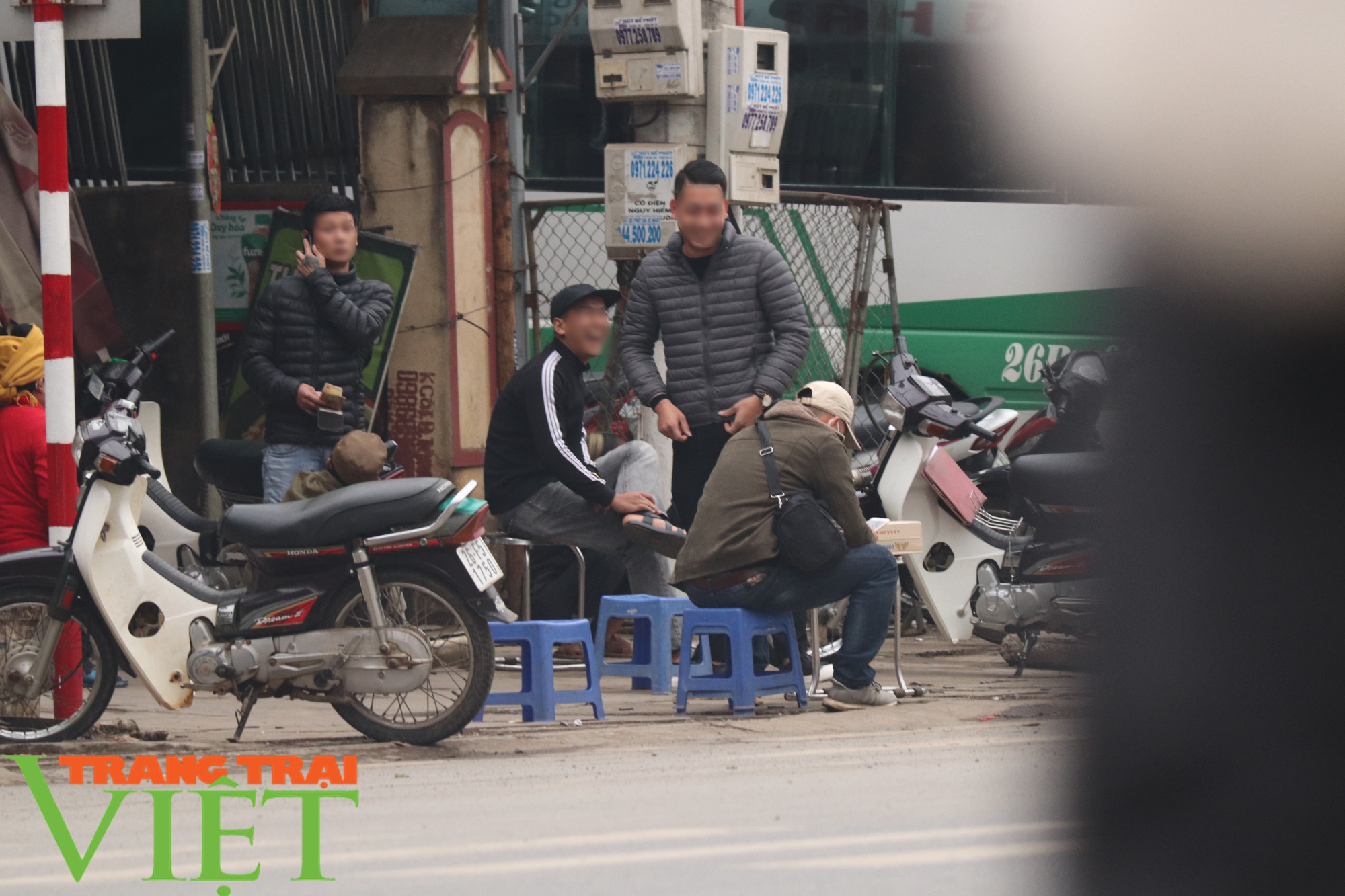 TP Sơn La: Vẫn còn nhiều người dân không đeo khẩu trang nơi công cộng - Ảnh 4.
