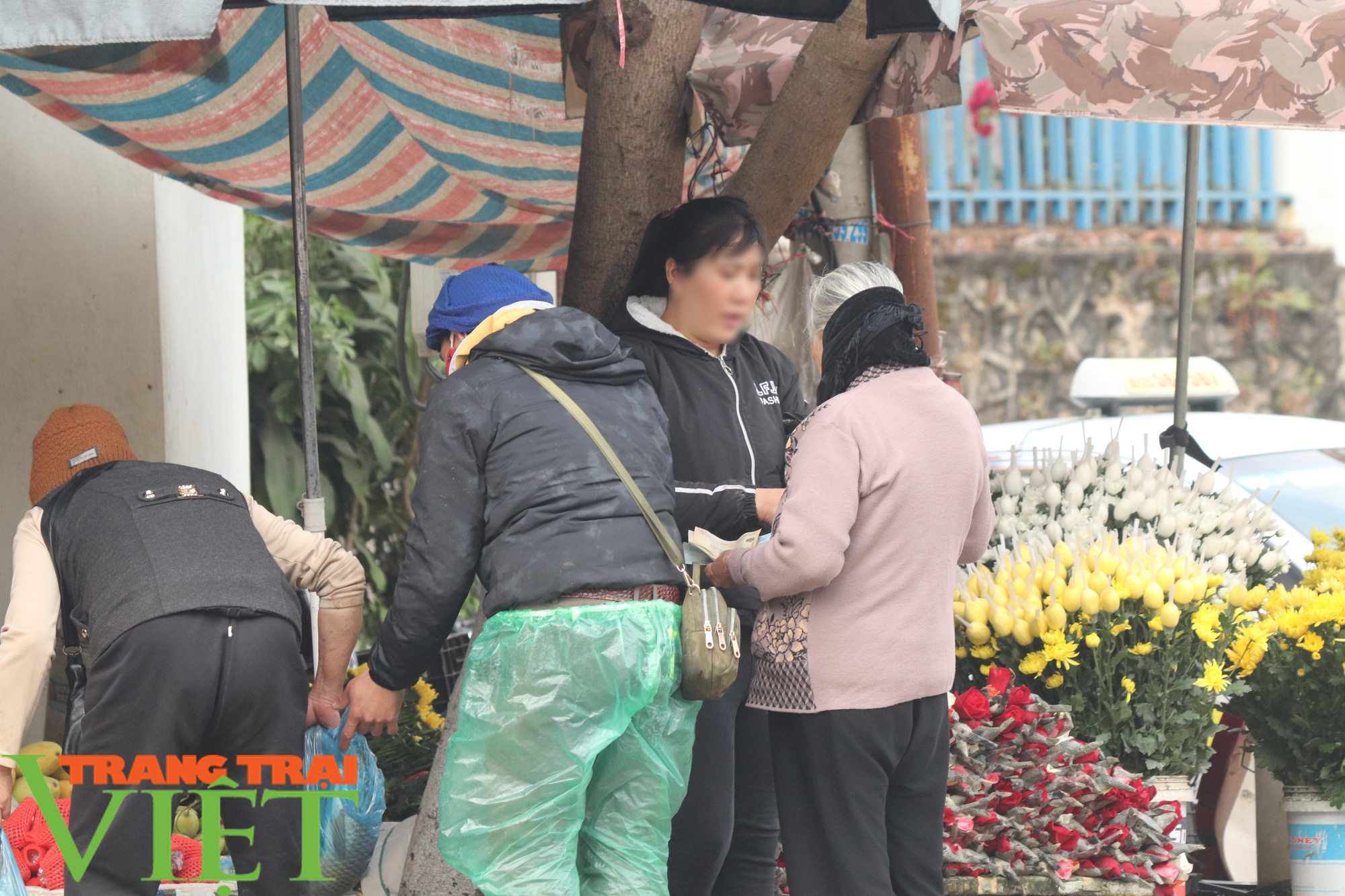 TP Sơn La: Vẫn còn nhiều người dân không đeo khẩu trang nơi công cộng - Ảnh 8.