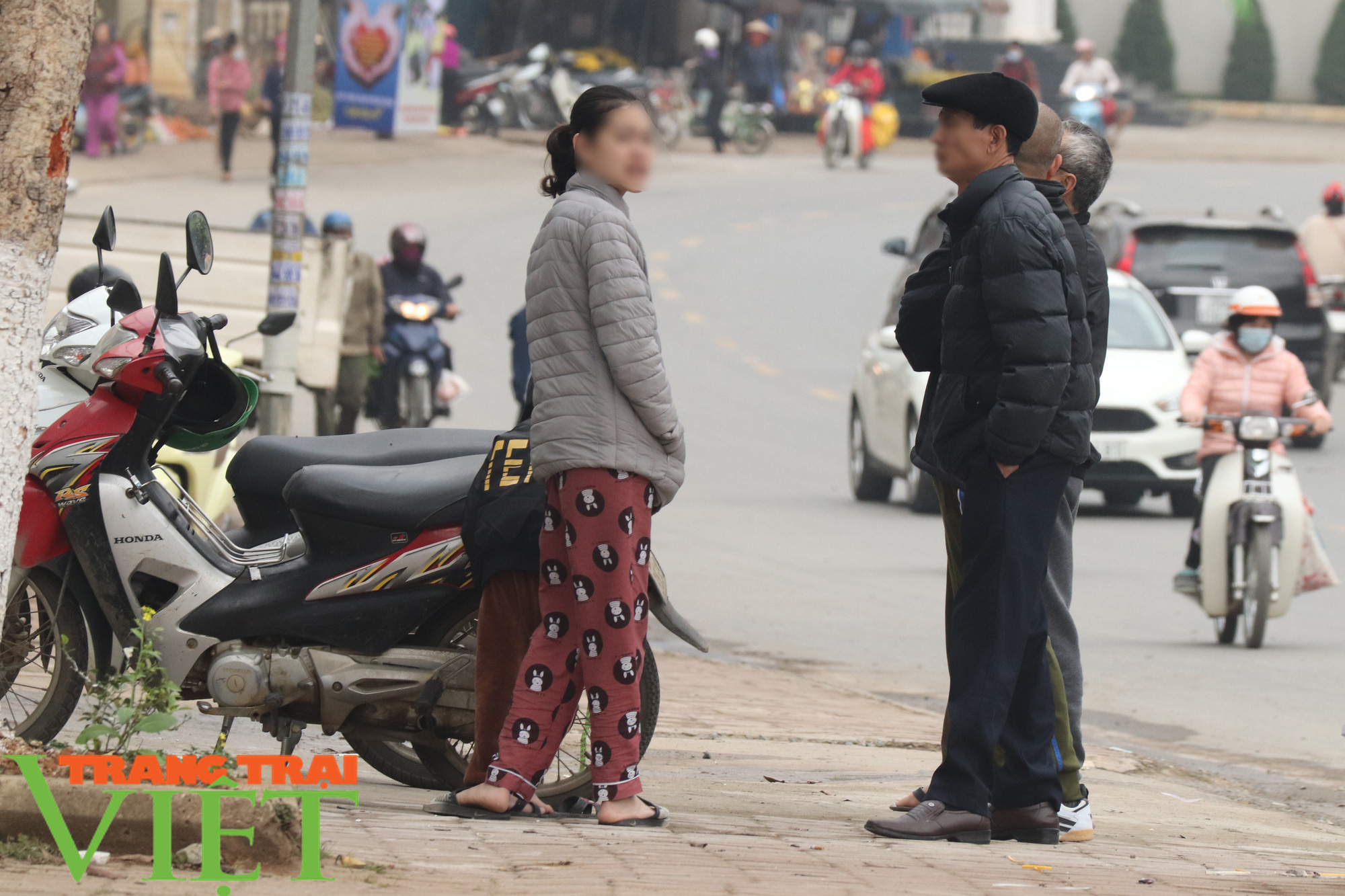 TP Sơn La: Vẫn còn nhiều người dân không đeo khẩu trang nơi công cộng - Ảnh 10.