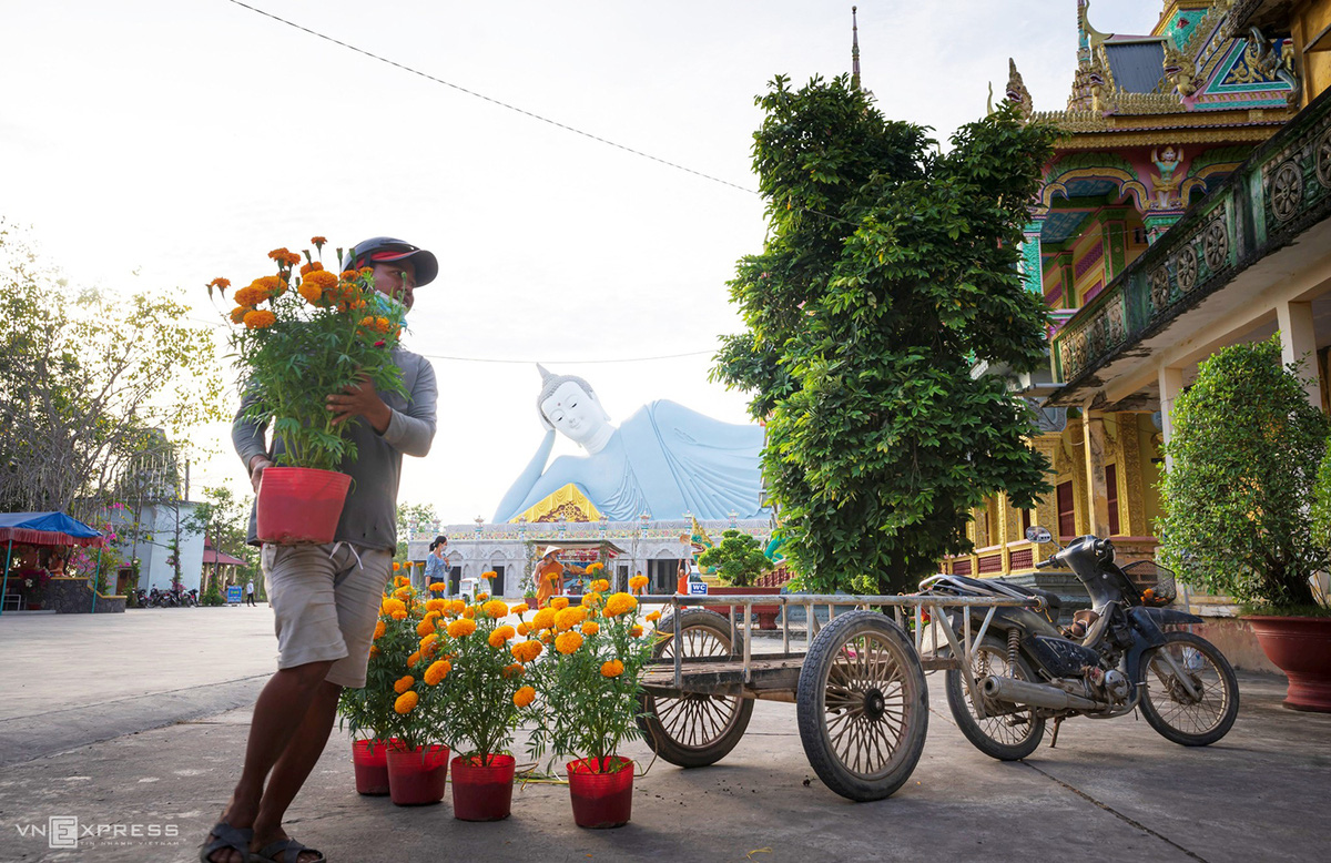 Ngày giáp Tết trong chùa có tượng Phật nằm khổng lồ - Ảnh 7.