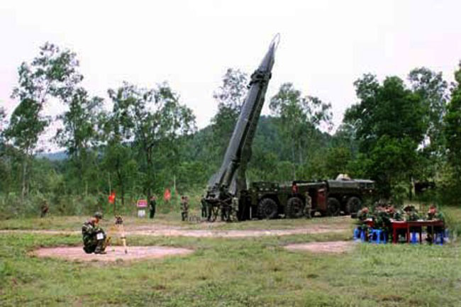 Sức mạnh tổ hợp tên lửa đạn đạo tầm ngắn hàng đầu Việt Nam - Ảnh 2.