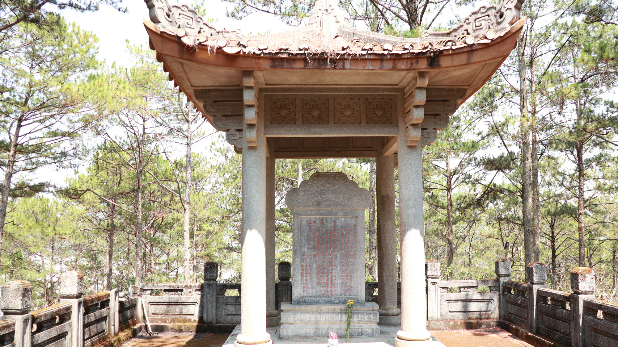 Lăng mộ Quận công Nguyễn Hữu Hào - Cha Nam Phương Hoàng hậu &quot;mất hút&quot; giữa lòng Đà Lạt - Ảnh 7.