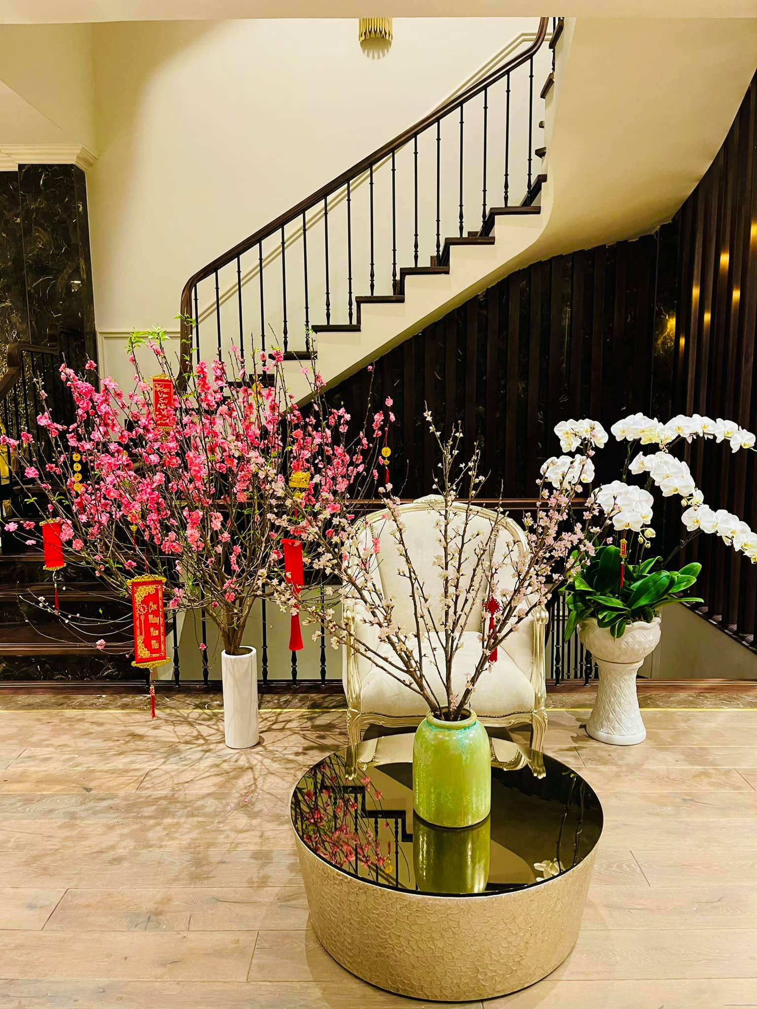 Cận cảnh ngôi biệt thự triệu đô ngập hoa tươi của Lã Thanh Huyền  - Ảnh 8.