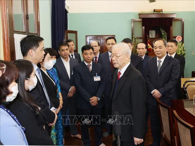 Tổng Bí thư, Chủ tịch nước Nguyễn Phú Trọng dâng hương tưởng niệm Chủ tịch Hồ Chí Minh - Ảnh 4.