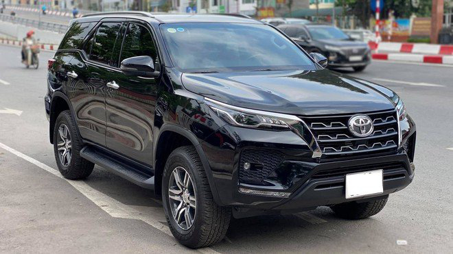 Ngỡ ngàng Toyota Fortuner 2021 chạy 1000 km đã rao bán giá khó tin - Ảnh 1.