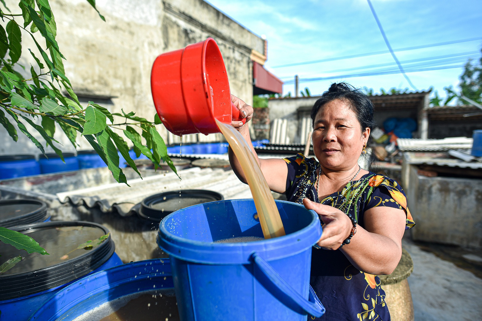 Gia đình 4 đời làm đặc sản nước mắm truyền thống &quot;ngày hong nắng, tối phơi sương&quot; - Ảnh 14.