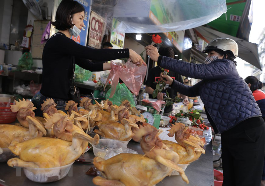 Hà Nội: Đi chợ truyền thống ngày 30 Tết Nguyên đán Tân Sửu 2021 - Ảnh 6.