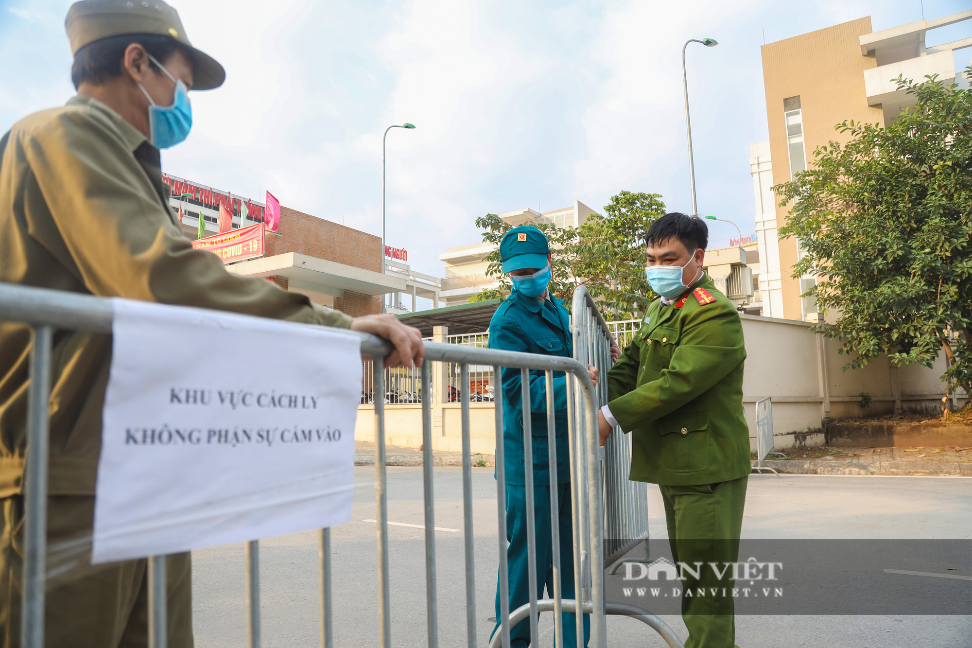 Mùng 3 Tết: 42 học sinh cách ly tại trường Xuân Phương được về nhà  - Ảnh 11.