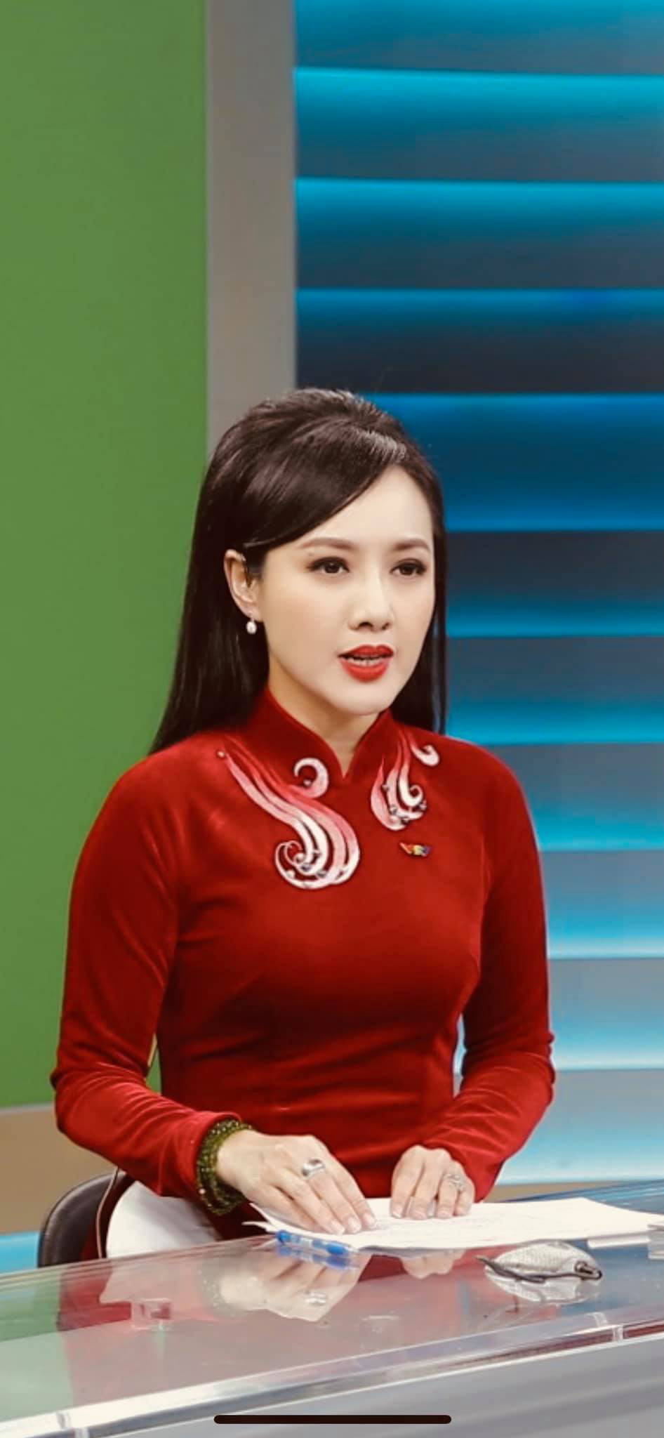 Tuổi 41, BTV Hoài Anh gây &quot;sốt&quot; vẻ đẹp &quot;gây mê&quot;, hiếm hoi hé lộ không gian sống sang trọng - Ảnh 5.