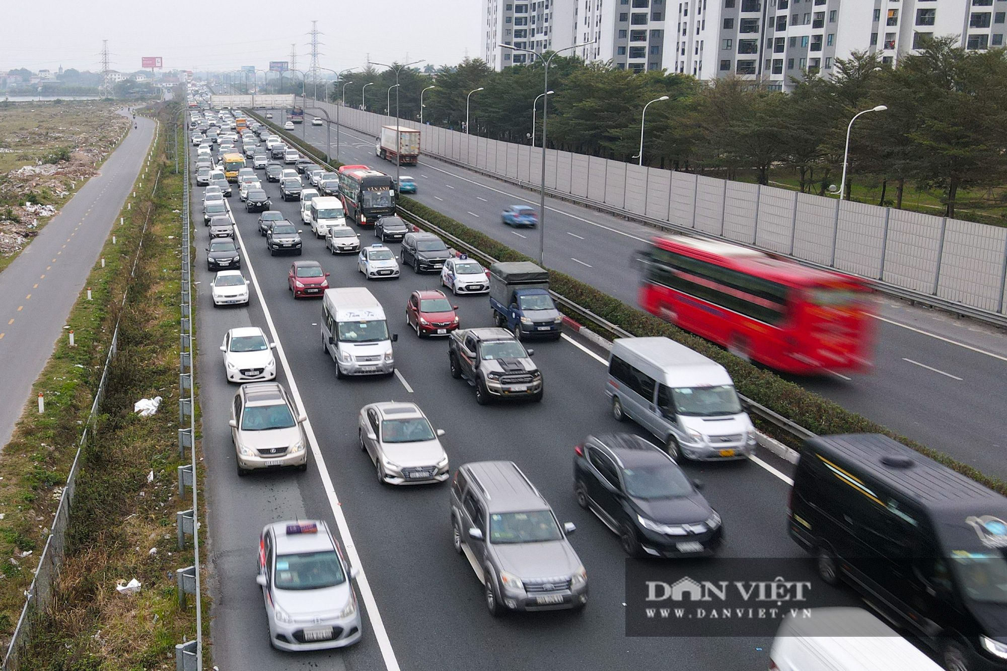 Cao tốc Pháp Vân - Cầu Giẽ ùn tắc kéo dài từ mùng 4 Tết - Ảnh 2.