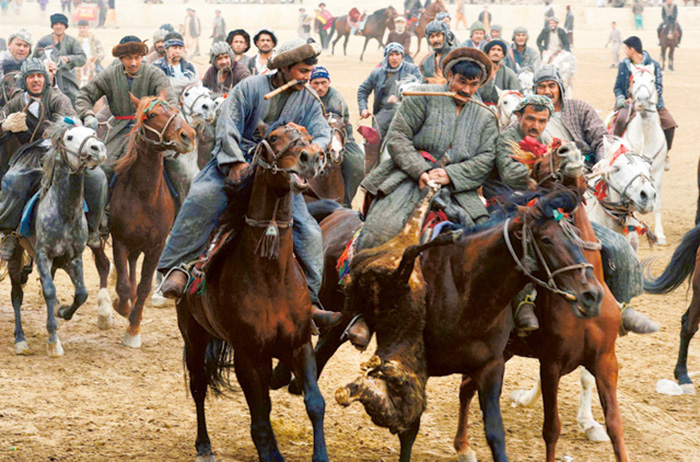 Vì sao “trò chơi nguy hiểm nhất thế giới” Buzkashi vẫn được vạn người mê - Ảnh 2.