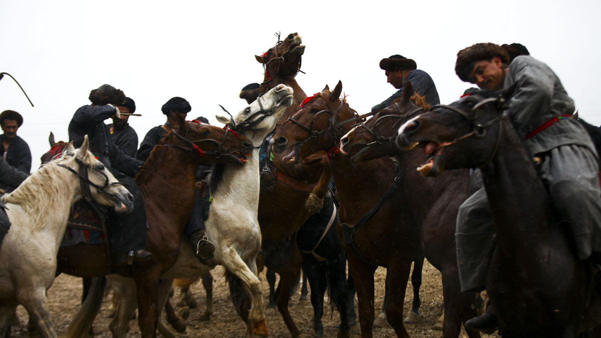 Vì sao “trò chơi nguy hiểm nhất thế giới” Buzkashi vẫn được vạn người mê - Ảnh 3.