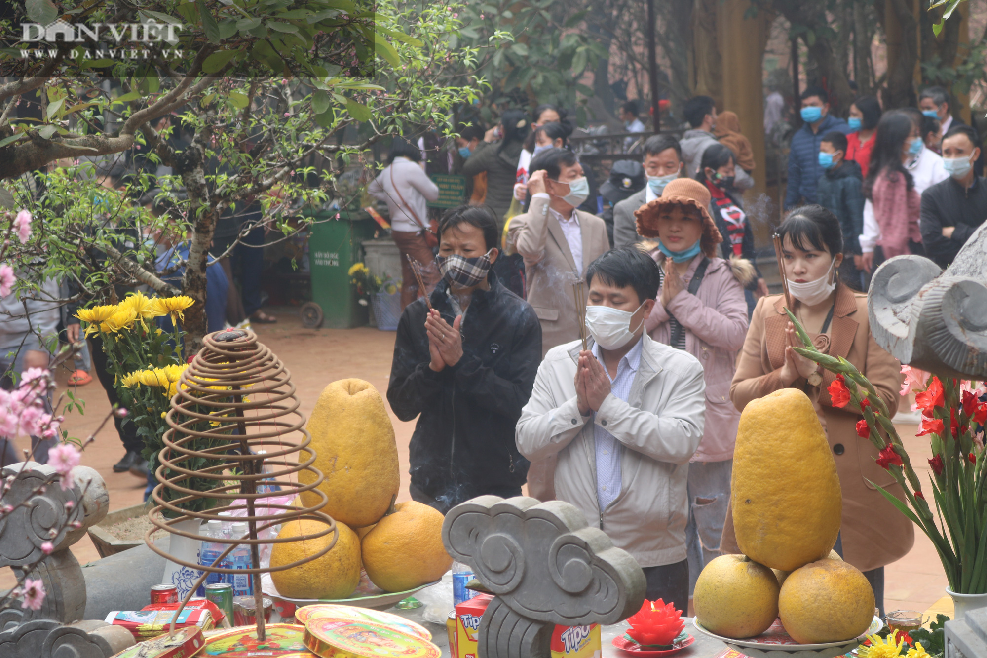 Thanh Hóa: Hàng nghìn du khách lên đỉnh ngàn Nưa cầu may đầu năm - Ảnh 5.