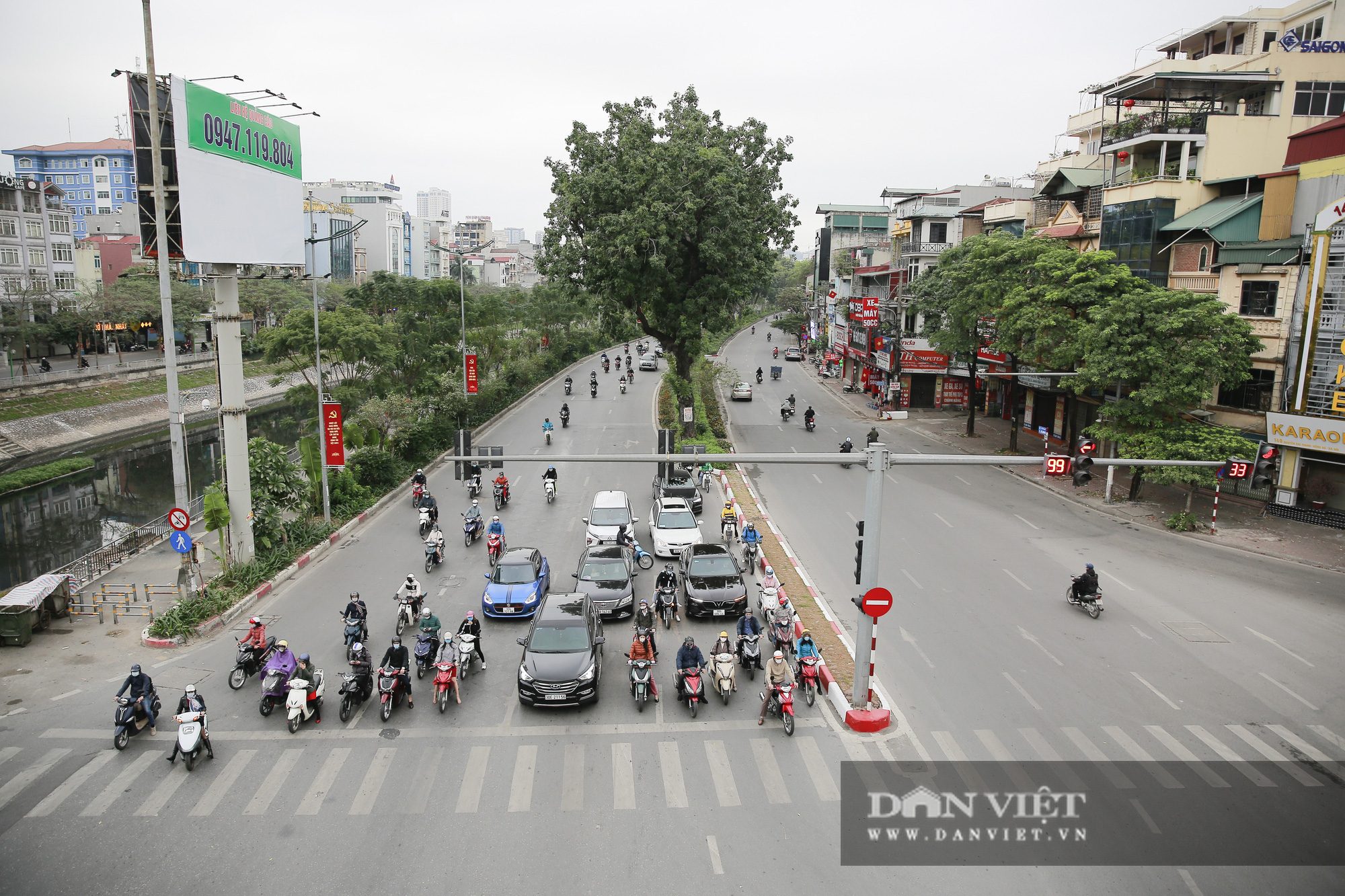 Bất ngờ giao thông Hà Nội trong ngày đầu tiên đi làm sau kỳ nghỉ Tết Nguyên đán - Ảnh 1.