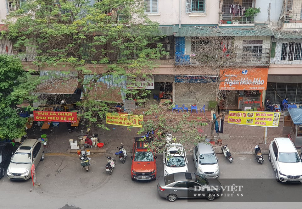 Một số quán ăn, quán cafe tại Hà Nội vẫn mở cửa bất chấp lệnh cấm - Ảnh 1.