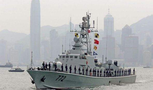 Tàu Trung Quốc mang vũ khí tiến vào vùng biển Nhật Bản thổi bùng căng thẳng - Ảnh 3.
