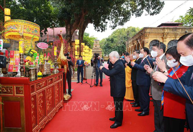 Tổng Bí thư, Chủ tịch nước Nguyễn Phú Trọng trồng cây tại Hoàng thành Thăng Long - Ảnh 1.