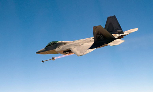 Chim ăn thịt F-22 thêm &quot;móng vuốt&quot; tên lửa AIM-9X lợi hại ra sao? - Ảnh 1.