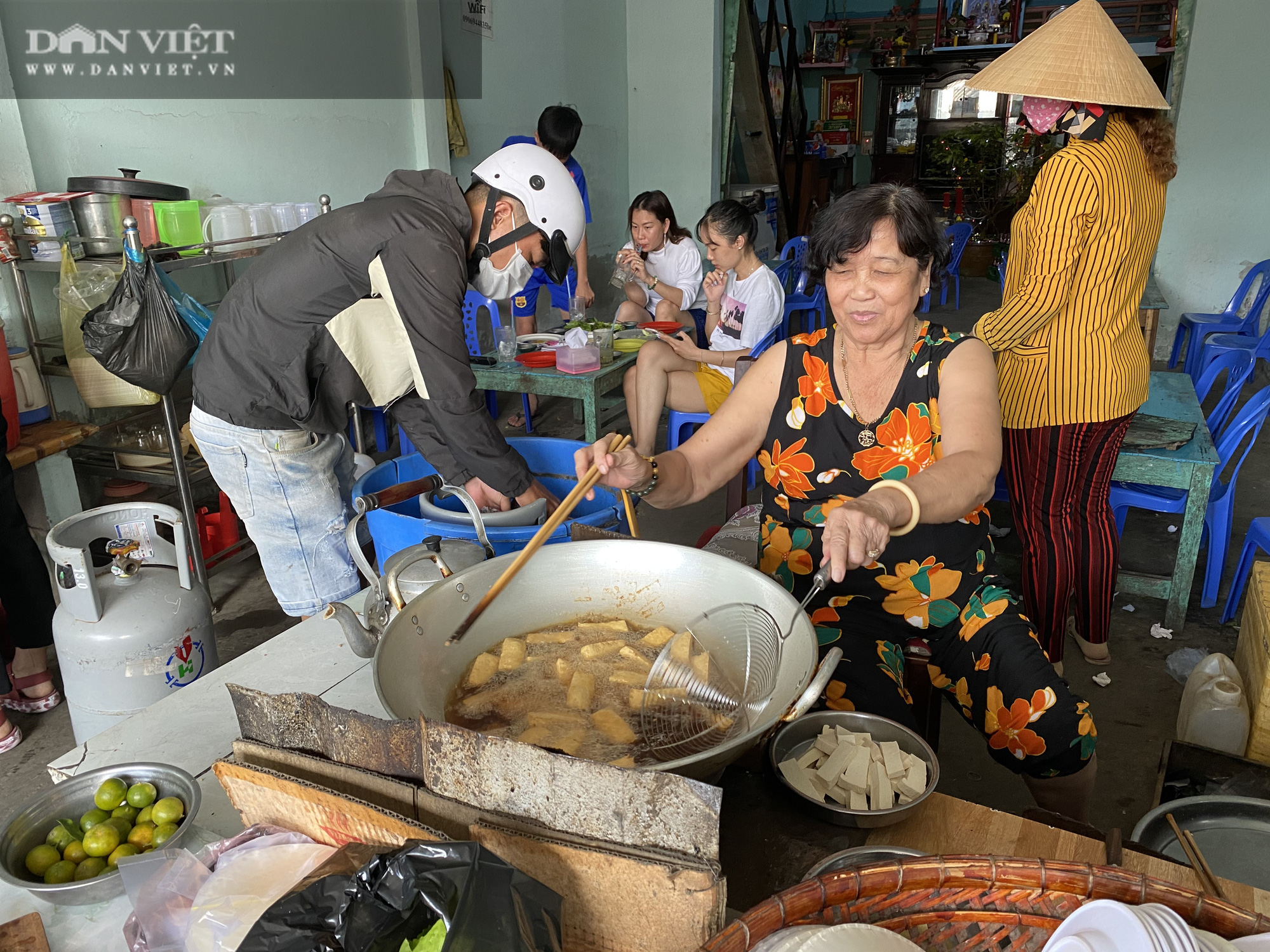 Đặc sắc chỉ có ở Sóc Trăng: Món tàu hủ chiên giòn có giá “hàng chục triệu đồng” một đĩa - Ảnh 5.