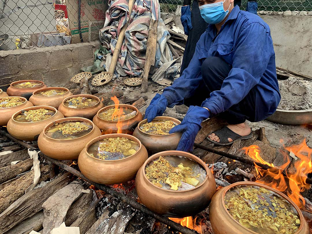 Làng Vũ Đại, nhờ nổi lửa từ sáng tới tối mà kiếm tiền bạc triệu dễ như bỡn - Ảnh 3.