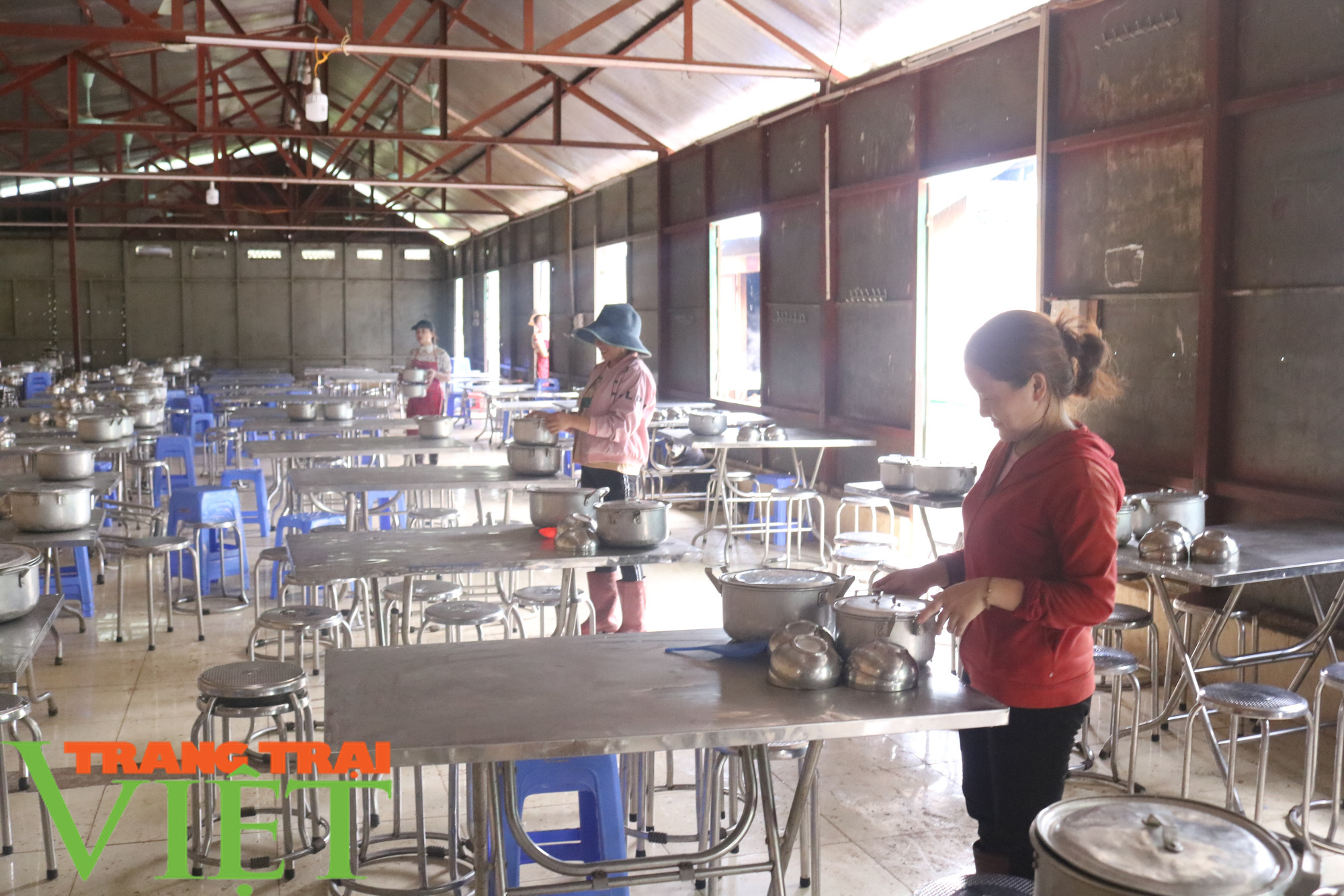 Làm tốt công tác chăm lo cho học sinh bán trú ở vùng cao Nậm Giôn - Ảnh 1.