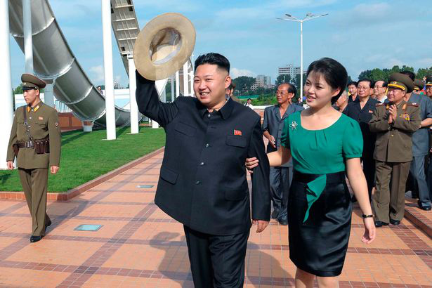 Hé lộ cuộc sống đầy bất ngờ của vợ Kim Jong-un - Ảnh 1.