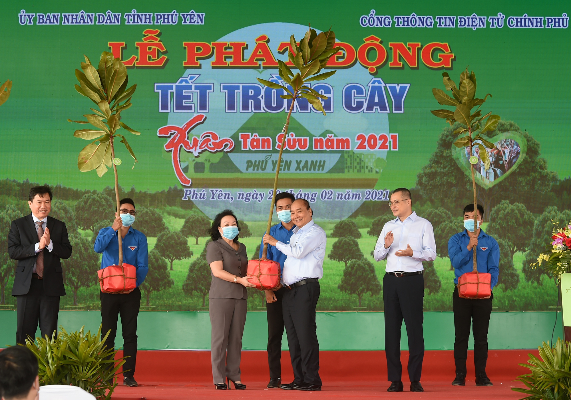 Thủ tướng Nguyễn Xuân Phúc phát động chương trình “Vì một Việt Nam xanh”  - Ảnh 2.