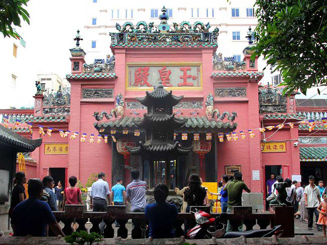 Top 10 chùa linh thiêng nên đi lễ đầu năm ở Việt Nam - Ảnh 7.