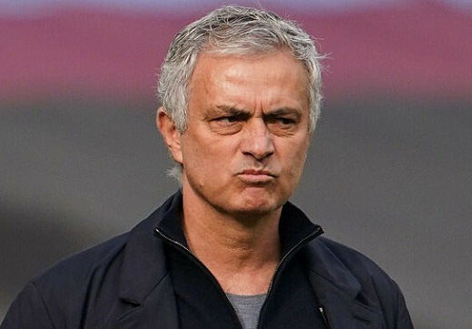 Mourinho nguy cơ bị ra đường.