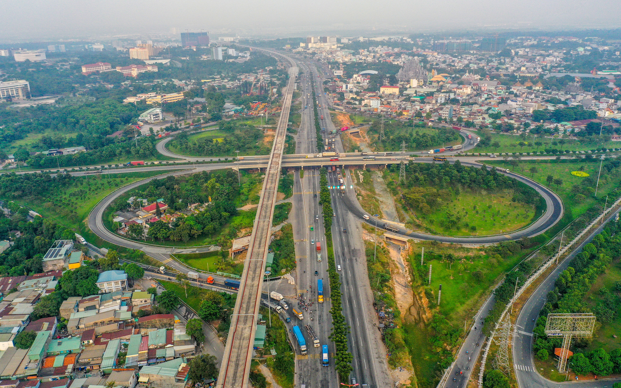 Giảm ùn tắc giao thông: TP.HCM sẽ xây 20 cây cầu và 90km đường bộ trong năm 2021