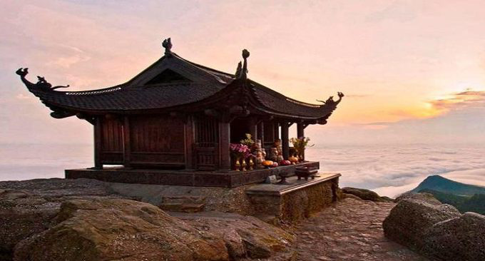 Top 10 chùa linh thiêng nên đi lễ đầu năm ở Việt Nam - Ảnh 10.