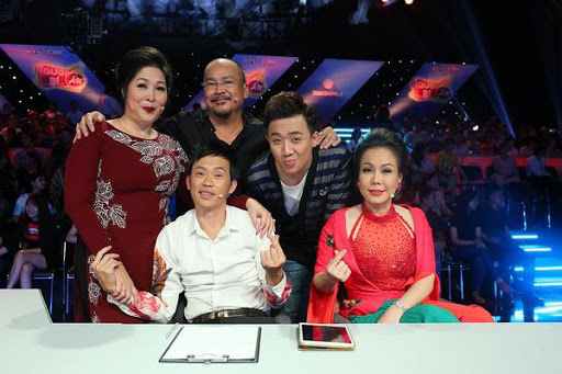 Vì sao Hoài Linh, Việt Hương ít tham gia gameshow và ngồi chung chương trình? - Ảnh 1.