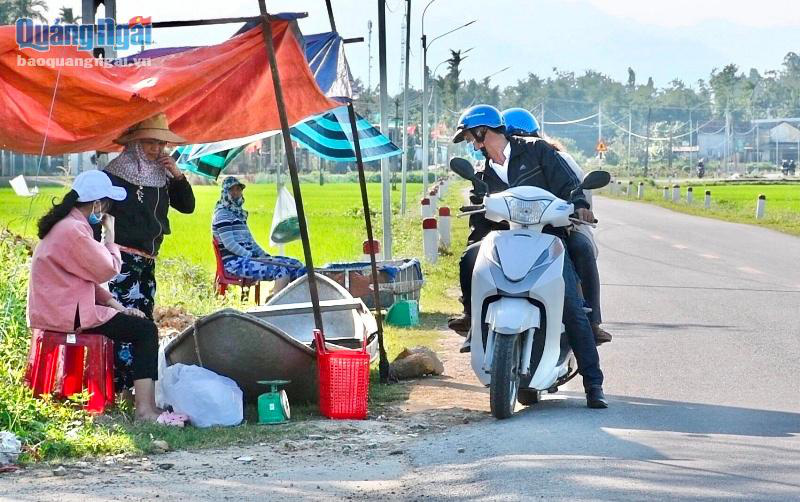 Nuôi loài cá ngon, sạch nổi danh trên sông Trà Khúc, nông dân ở đây mặt ai cũng rạng rỡ vì có thu nhập khá - Ảnh 4.