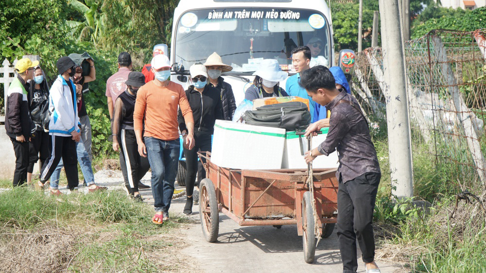 Hành trình nhặt hơn 40 nghìn xác thai nhi: Nước mắt muộn màng của người mẹ bên nghĩa trang lạnh lẽo - Ảnh 2.