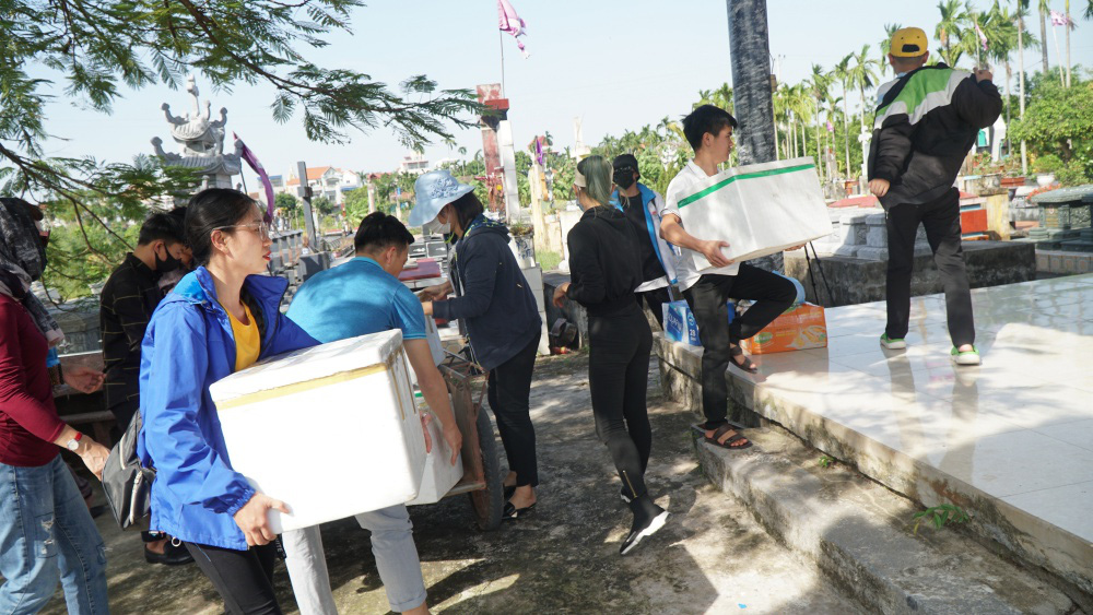 Hành trình nhặt hơn 40 nghìn xác thai nhi: Nước mắt muộn màng của người mẹ bên nghĩa trang lạnh lẽo - Ảnh 3.