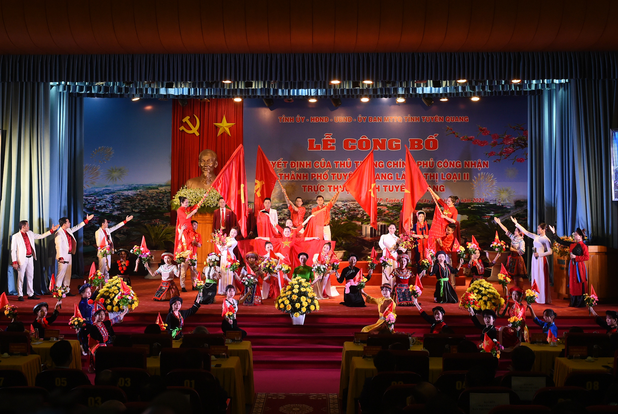Thủ tướng trao quyết định công nhận TP Tuyên Quang là đô thị loại II - Ảnh 4.
