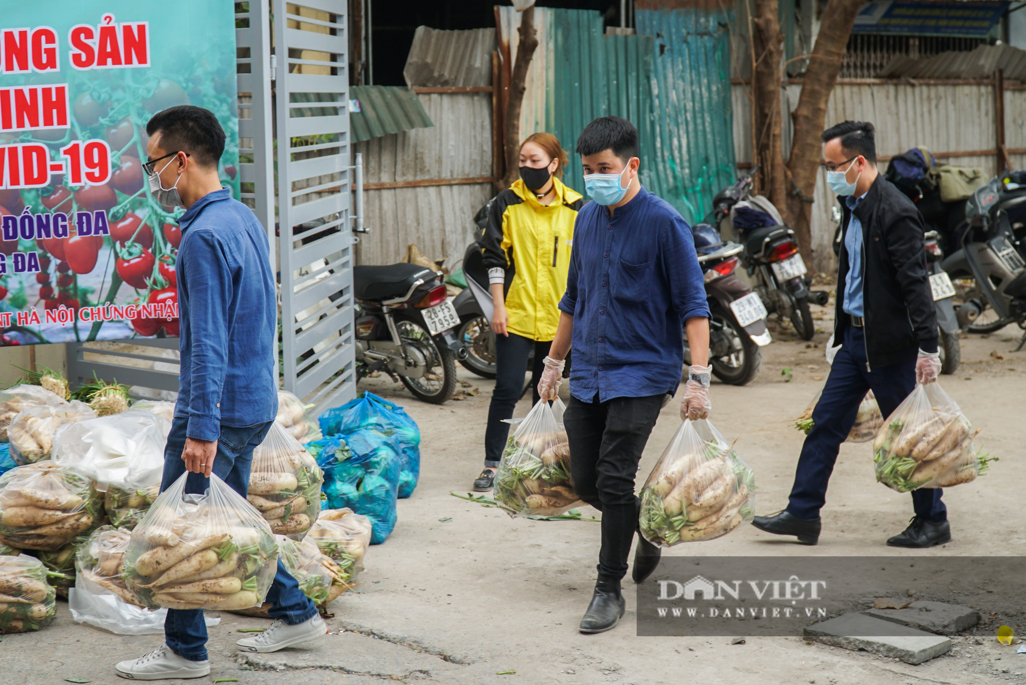 Hơn 4 tấn nông sản ở Mê Linh được giải cứu trong sáng nay - Ảnh 3.