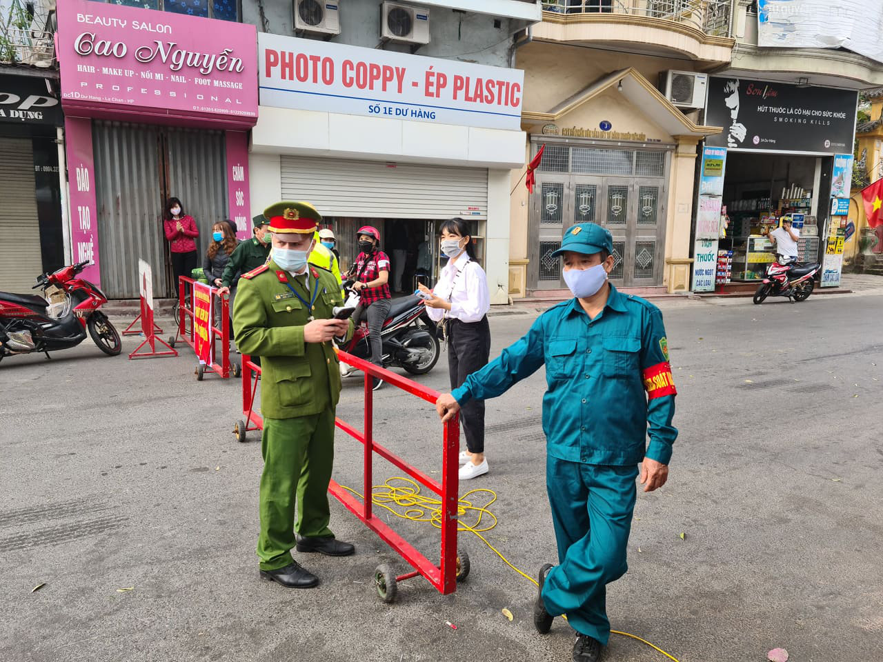 Dịch Covid -19 ở Hải Phòng: Chuẩn bị xét nghiệm lần 2 cho các trường hợp liên quan đến 3 ca nhiễm virus SARS-CoV-2  - Ảnh 1.