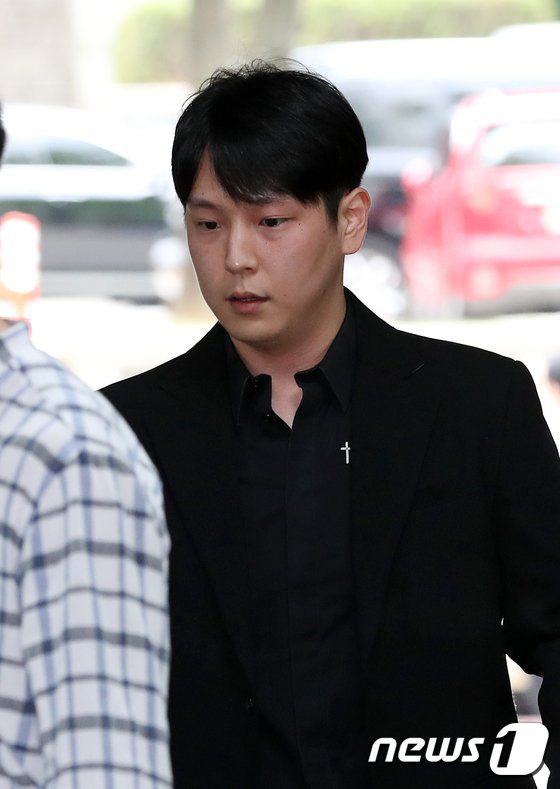 Ca sĩ Hàn Quốc ngồi tù 10 tháng sau khi cưỡng bức phụ nữ - Ảnh 1.