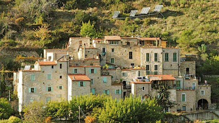 Italia tái sinh các thị trấn, làng “ma” thành điểm đến du lịch độc lạ - Ảnh 5.
