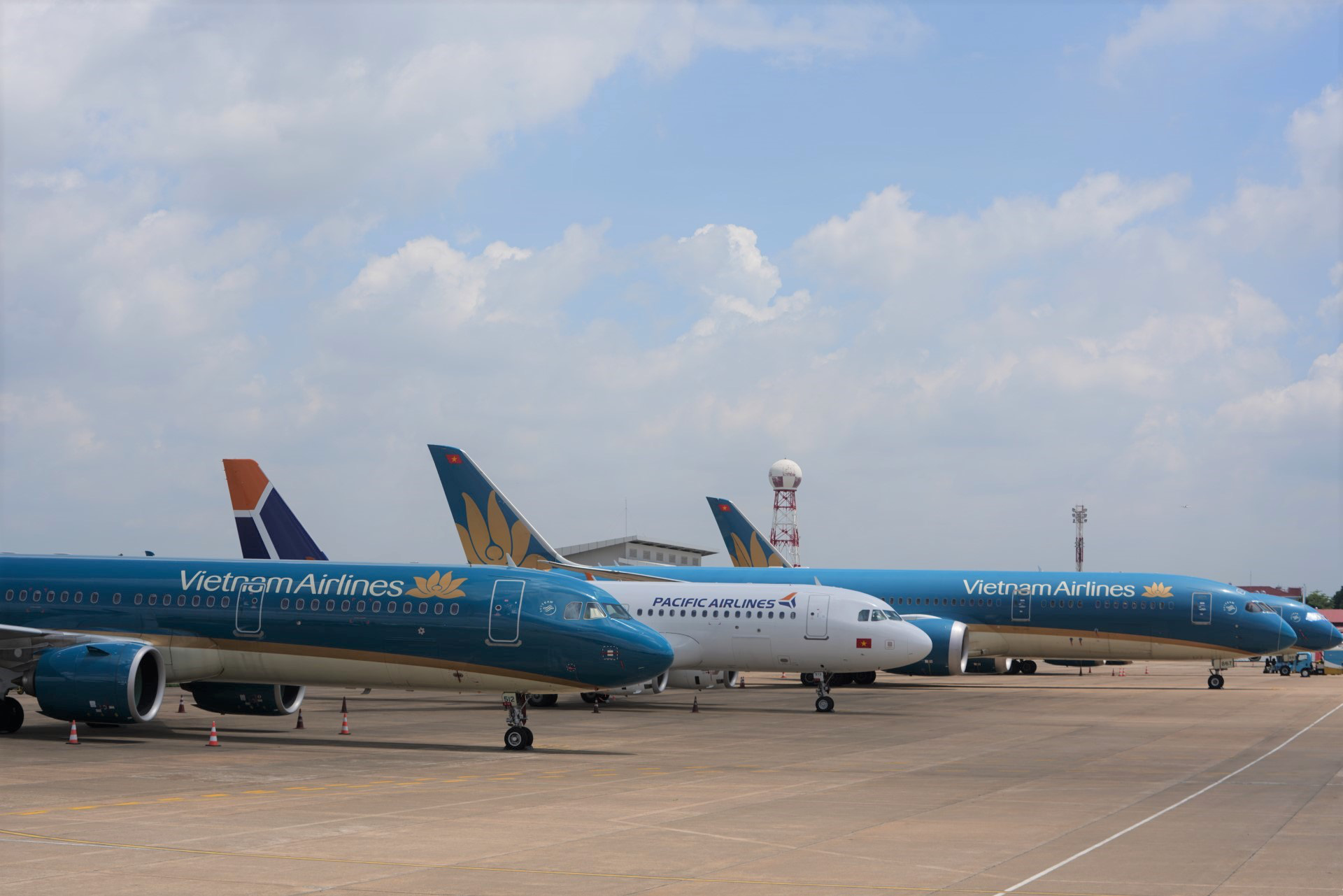 Vé máy bay giữa Hà Nội và Điện Biên rẻ bất ngờ chỉ từ 299.000 đồng/chiều - Ảnh 1.