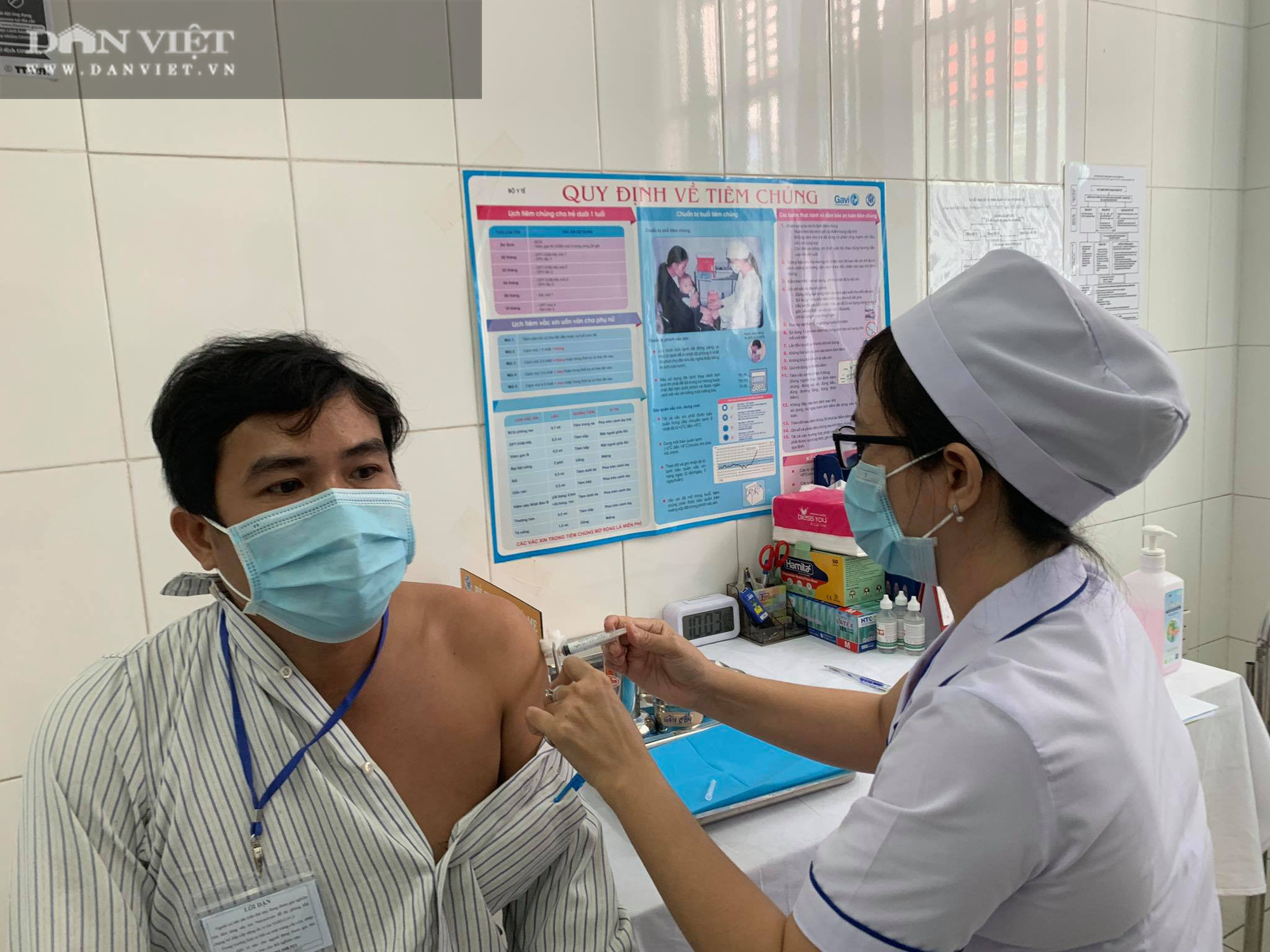 Long An: Ba người trong gia đình cùng tiêm thử nghiệm vaccine Nanocovax - Ảnh 3.