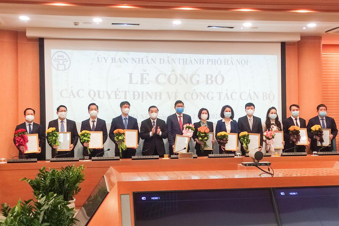 Chủ tịch Hà Nội bổ nhiệm tân Chánh Văn Phòng UBND TP và hàng loạt lãnh đạo Sở, ngành - Ảnh 1.