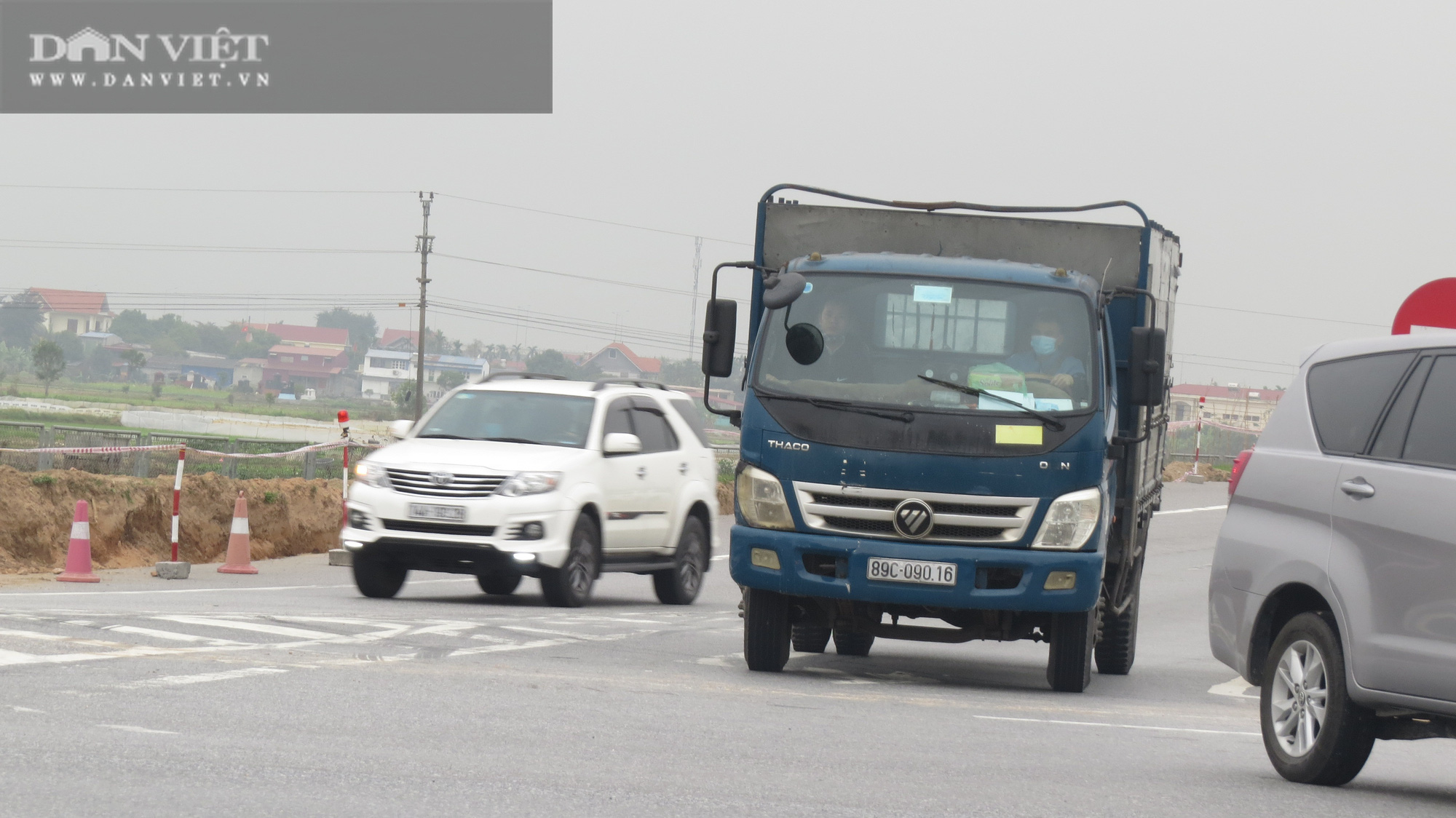 Covid-19 ở Hải Phòng: Sau khi tháo chốt kiểm dịch xe chở hàng và người nườm nượp vào Hải Phòng - Ảnh 4.