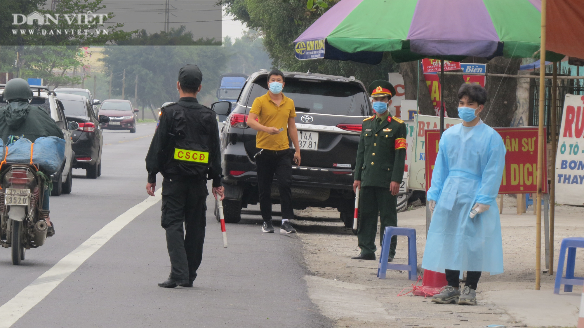 Covid-19 ở Hải Phòng: Sau khi tháo chốt kiểm dịch xe chở hàng và người nườm nượp vào Hải Phòng - Ảnh 7.