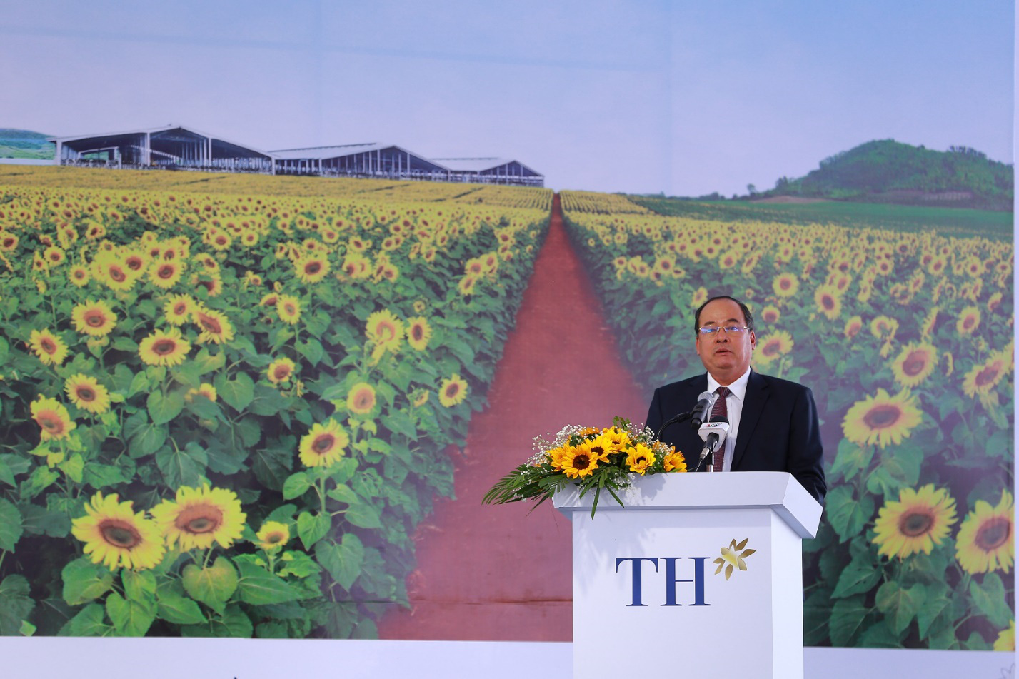 Tập đoàn TH khởi công Dự án chăn nuôi bò sữa công nghệ cao lớn nhất Đồng bằng sông Cửu Long - Ảnh 3.